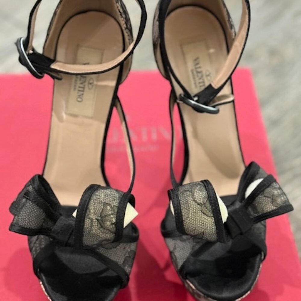Valentino   Black Satin Lace Heels  Size 36